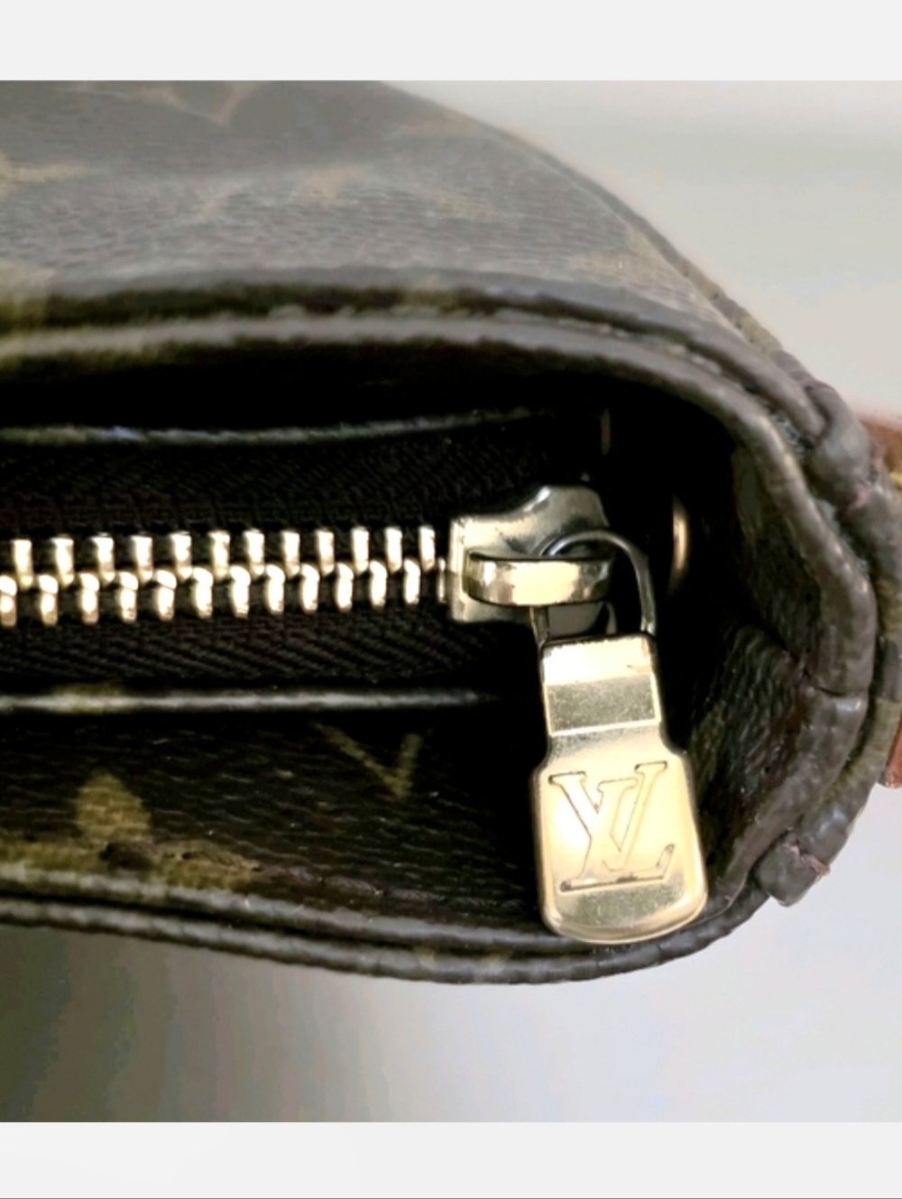 Louis Vuitton Brown Tan Monogram Canvas Looping Shoulder Bag - Picture 9 of 15